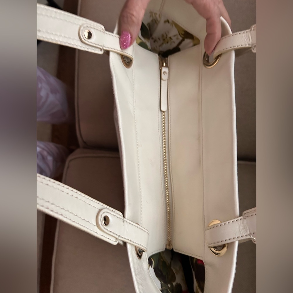 Kate Spade - medium sized cream colored leather satchel shoulder bag. - Picture 7 of 13